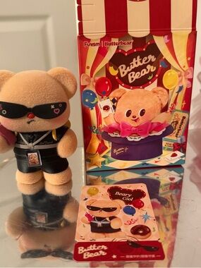 Butterbear Adorable Influencer Series Figure - Beary Cool
